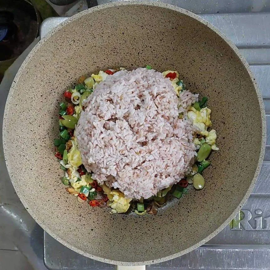 Step 7 Nasi Merah Goreng Petai
