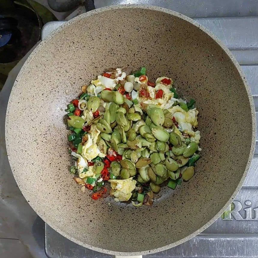 Step 6 Nasi Merah Goreng Petai