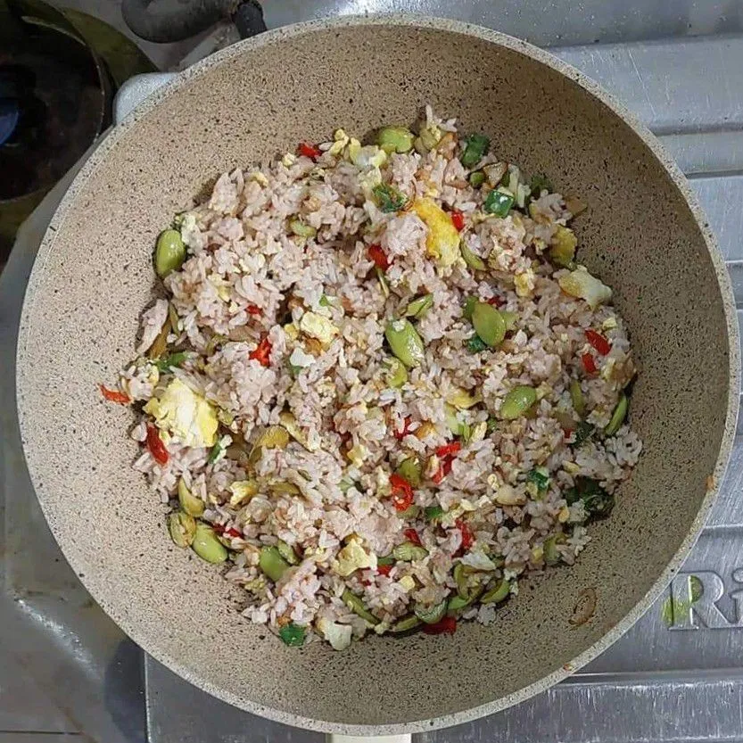 Step 8 Nasi Merah Goreng Petai