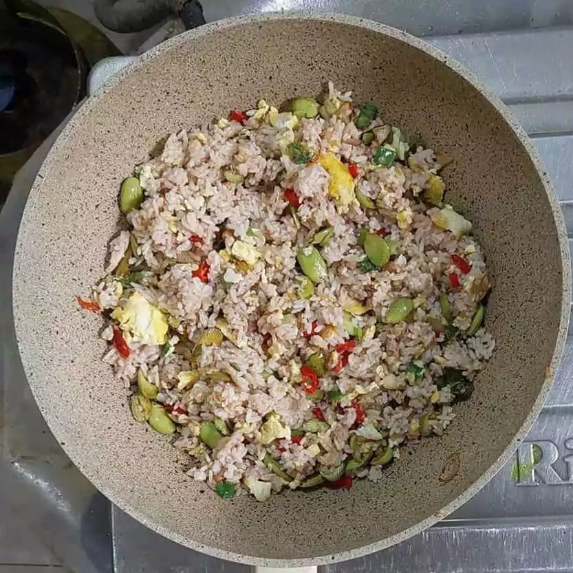 Step 8 Nasi Merah Goreng Petai