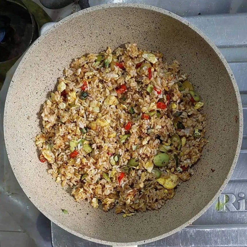 Step 9 Nasi Merah Goreng Petai