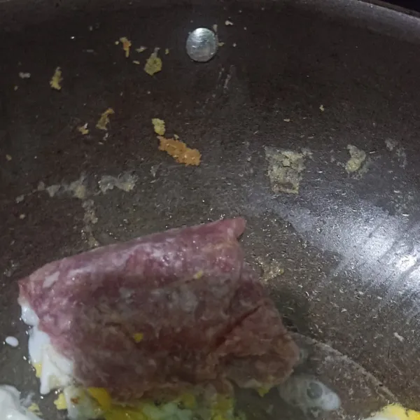 Siapkan daging cincang.