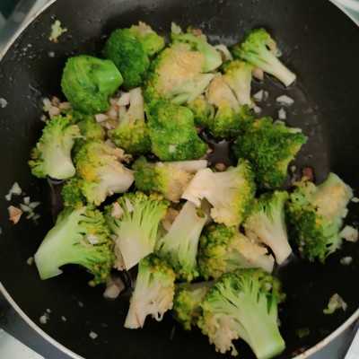 Step 9 Dakgangjeong with Broccoli