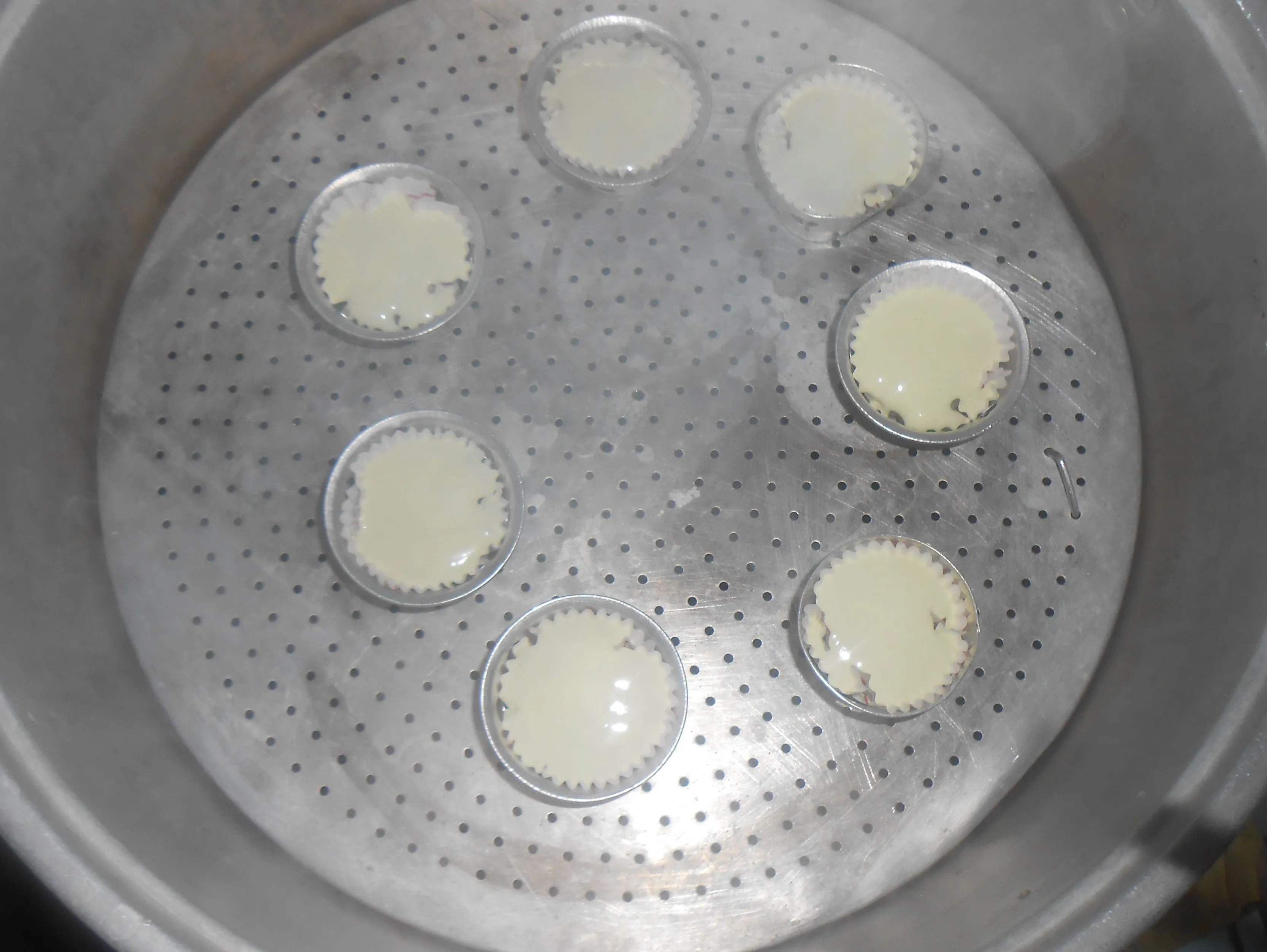 Step 5 Bolu Kukus Pandan dan Daun Suji