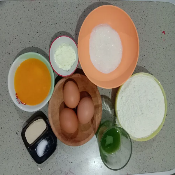 Siapkan bahan-bahannya.