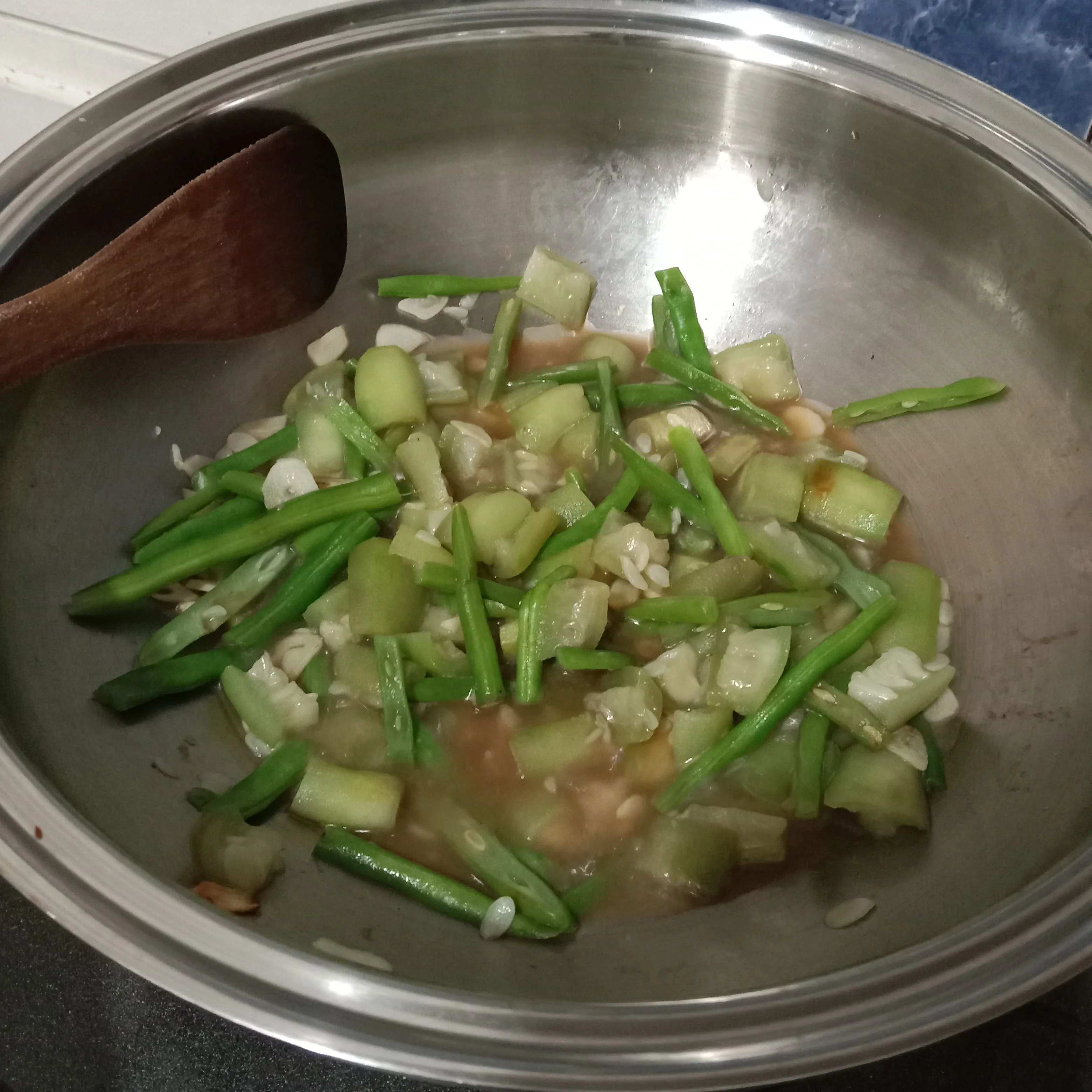 Step 4 Tumis Buncis Oyong Kaldu Sapi