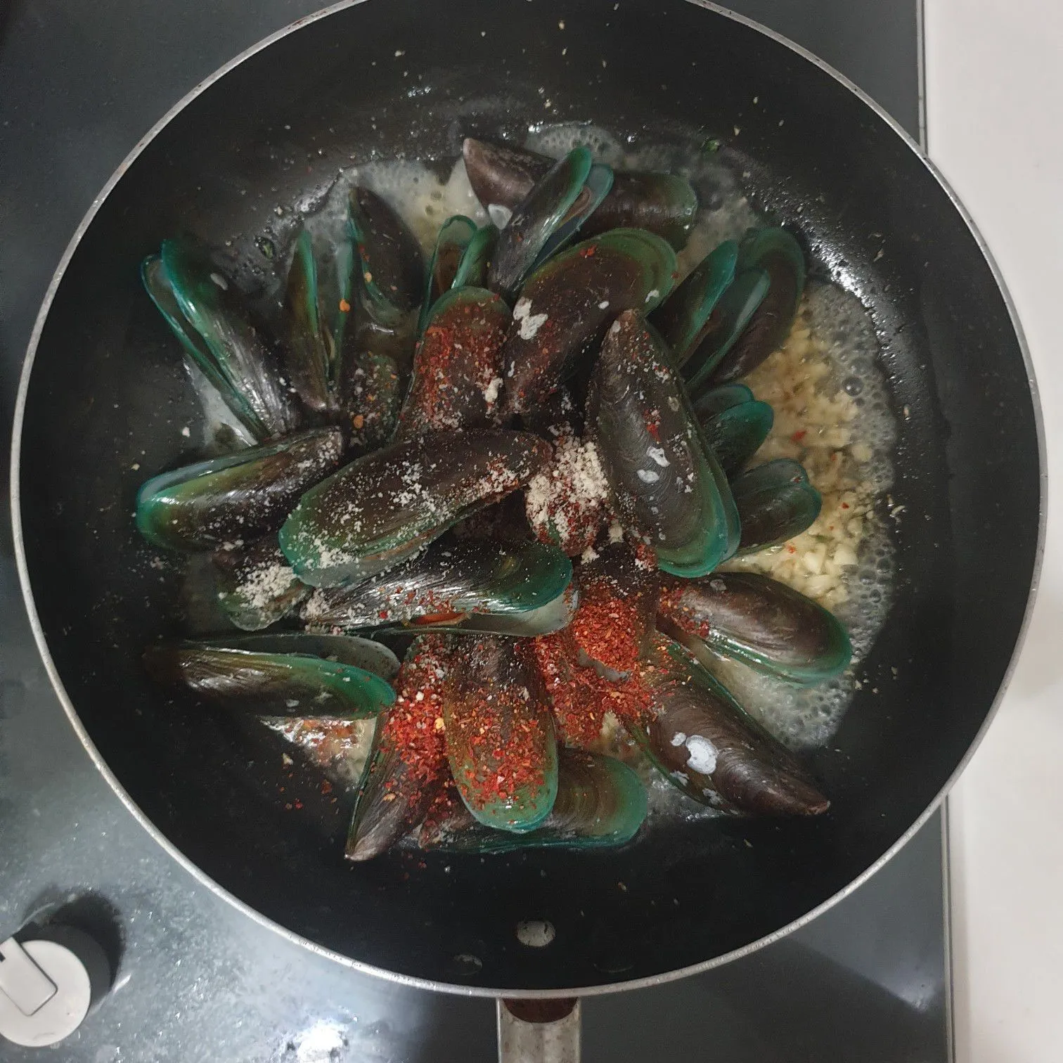 Step 5 Spaghetti With Mussel