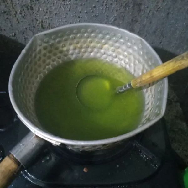 Rebus jus pandan hingga mendidih.