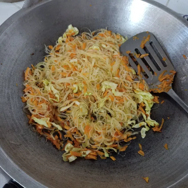 Aduk rata, masak sampai matang.