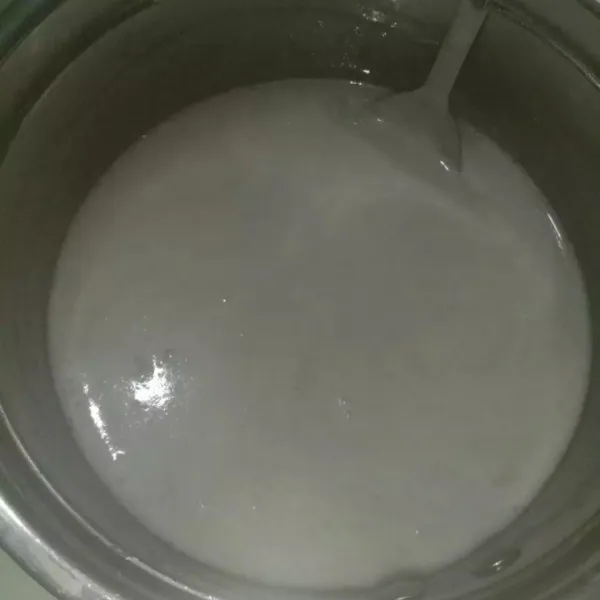 Puding : campurkan semua bahan, lalu aduk rata. Masak hingga mendidih, angkat dan dinginkan.