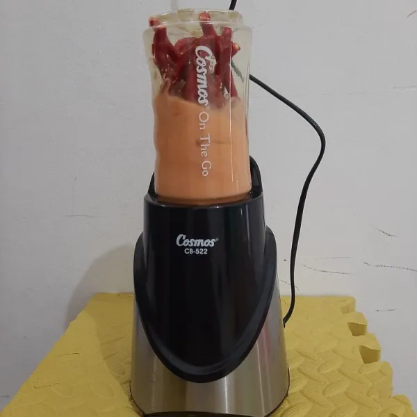 Kemudian haluskan dengan blender.