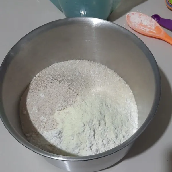 Aduk rata semua bahan A.