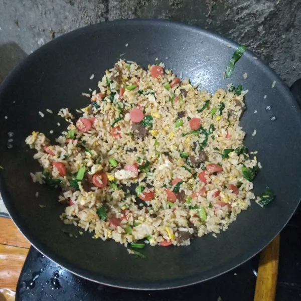 Bumbui dengan garam, kaldu bubuk, lada bubuk, kecap manis, saos tiram dan minyak wijen. Aduk hingga merata dan bumbu meresap. Tes rasa.
