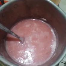 Masak dengan api kecil sambil diaduk hingga mendidih angkat