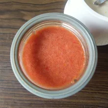 Blender cabai merah, cabai rawit dan asam jawa dengan 300 ml air sampai halus.
