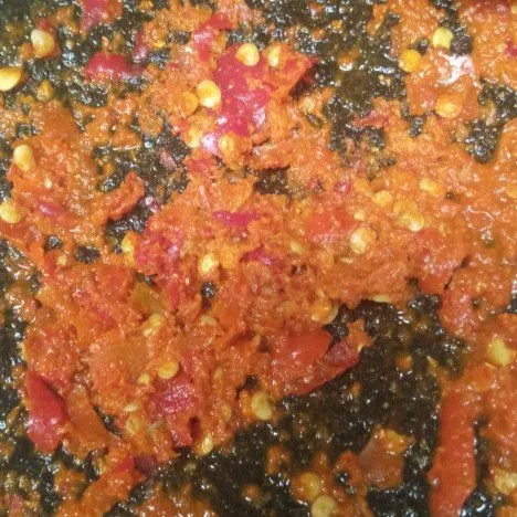 Haluskan bumbu a.