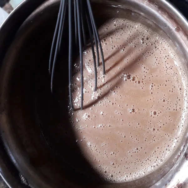 Hidupkan api, masak hingga mendidih dan mengental.