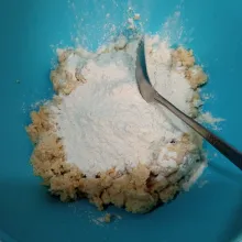 Hancurkan tahu, masukkan tepung terigu dan tepung maizena.