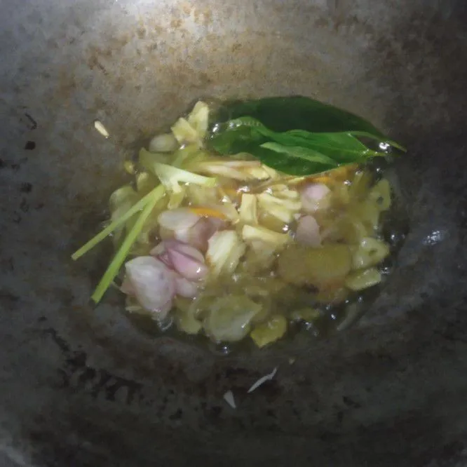 Step 3 Ayam Pindang Bumbu Iris