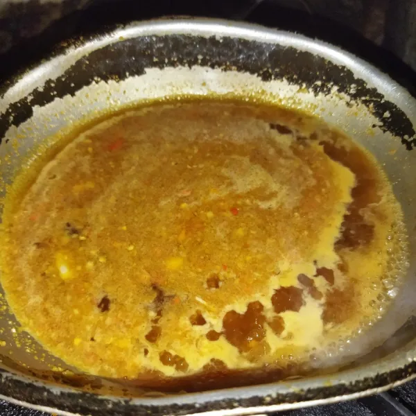 Kuah cuko : masak gula merah dan asam jawa, hingga mendidih, lalu masukkan bawang putih dan cabe rawit yang sudah dihaluskan, beri garam, masak sekitar 5 menit, lalu cicipi, jika kurang asam bisa ditambah cuka, matikan api, lalu saring.