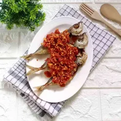Kembung Goreng Siram Sambal Kemiri
