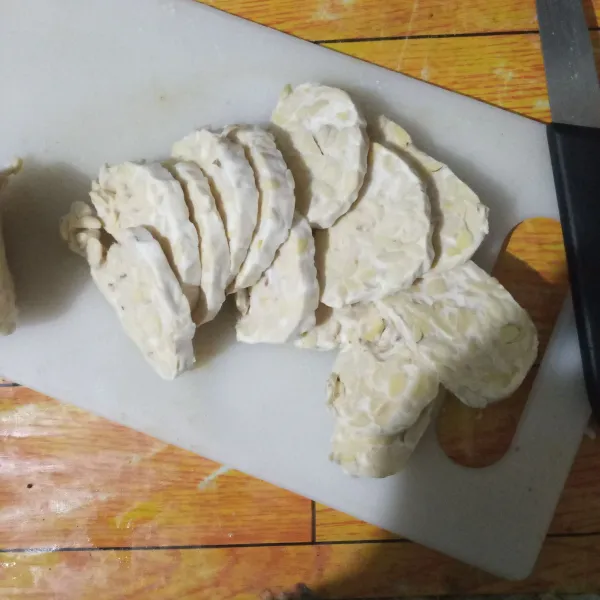 Iris tempe tipis-tipis.