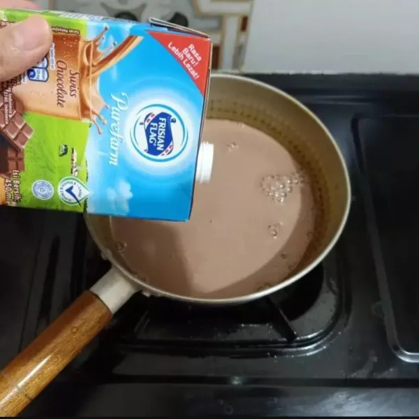 Siapkan bahan lapis 2. rebus sambil diaduk-aduk sampai mendidih.