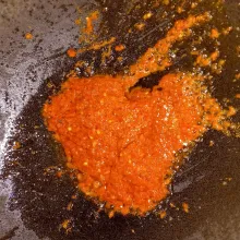 Tumis bumbu halus sampai harum.