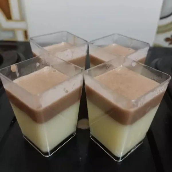 Tuang diatas lapisan sirsak tadi. Diamkan sampai dingin, masukkan kulkas.