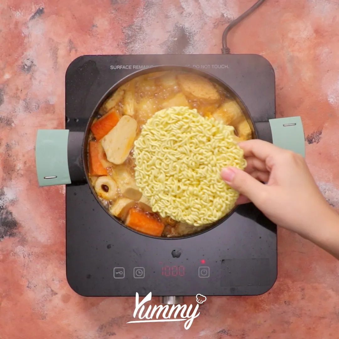Step 4 Steamboat Cheese Ramyun