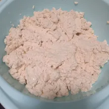 Hancurkan tahu dalam wadah, lalu campurkan dengan tepung tapioka sampai bisa di bentuk.
