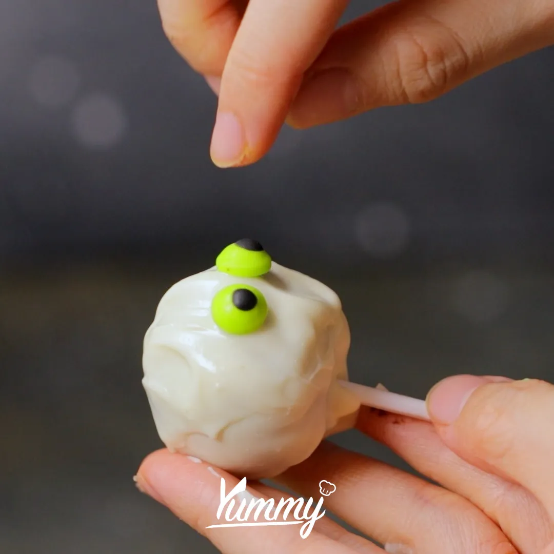 Step 5 Cake Pops Halloween