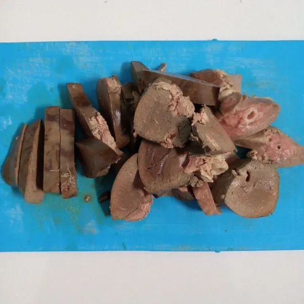 Rebus hati dan paru. Kemudian potong-potong.