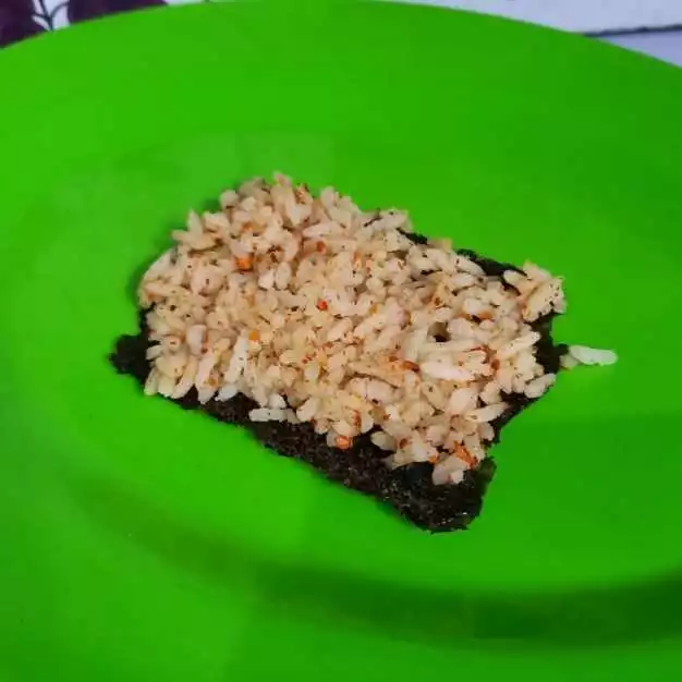 Step 3 Sushi Nasi Kepal Nori