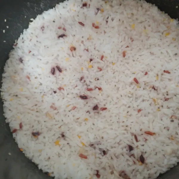 Nasi kongbab siap digunakan