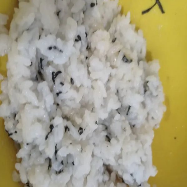 Campurkan semua bahan nasi