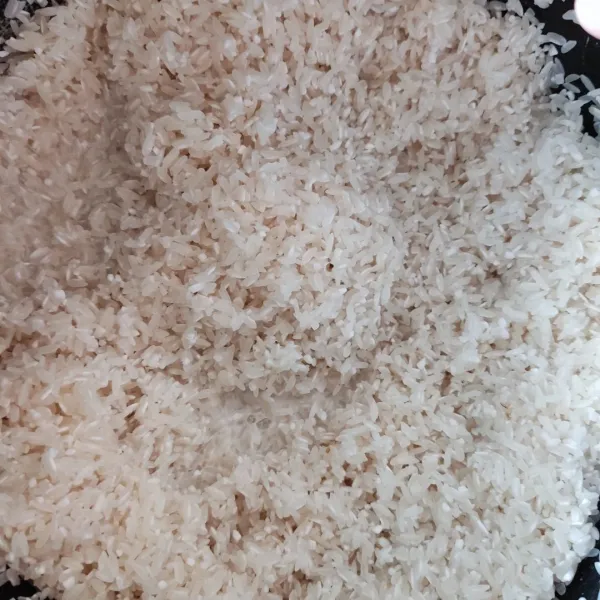 Cuci beras hingga bersih