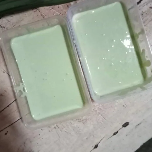 Tuang ke dalam cetakan lalu kukus selama 20 menit. Pastikan kukusan sudah dipanaskan sebelumnya.