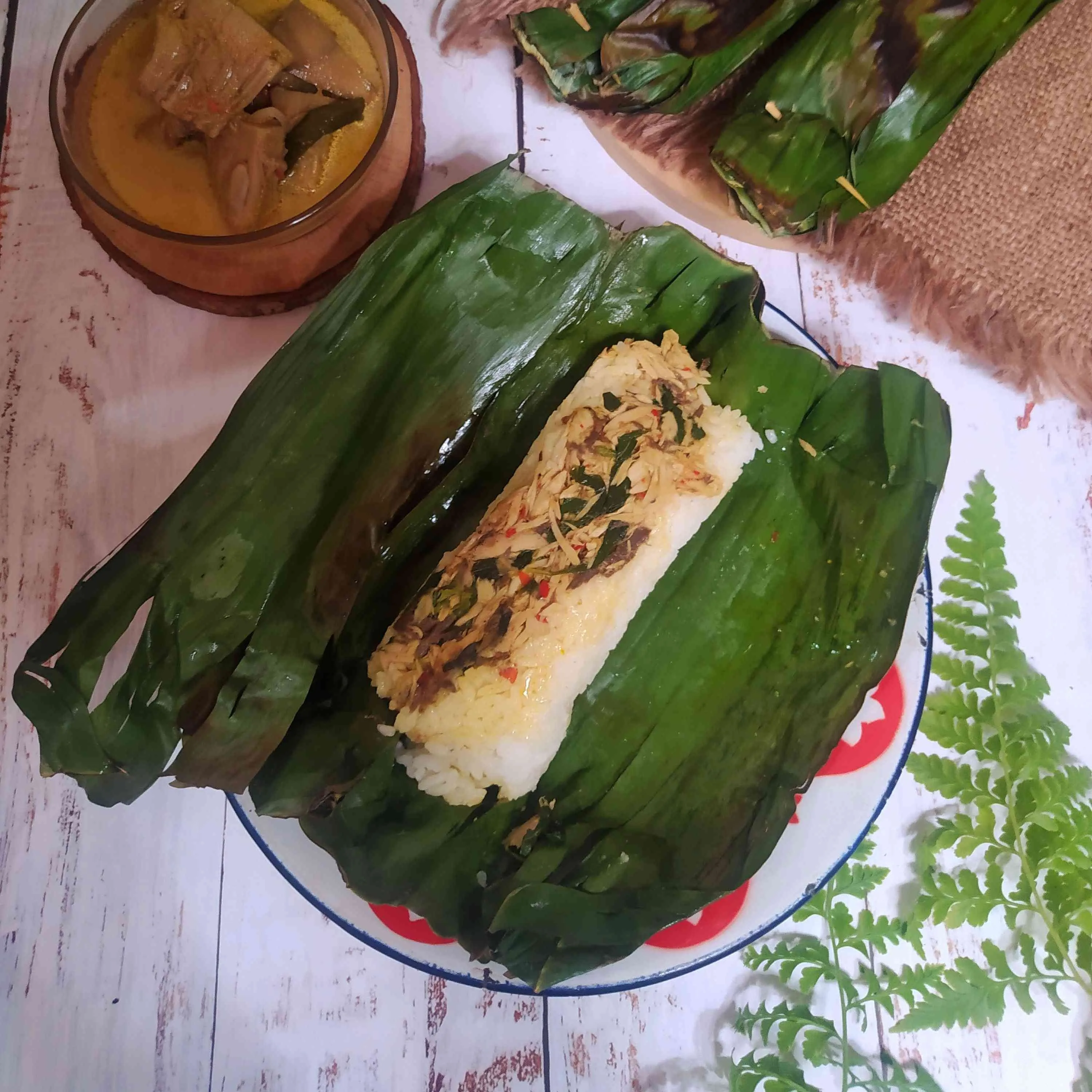 Nasi Bakar Tongkol Suwir Kemangi