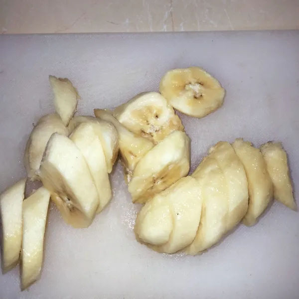Potong-potong pisang kepok.