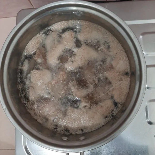 Rebus daging selama 35 menit.