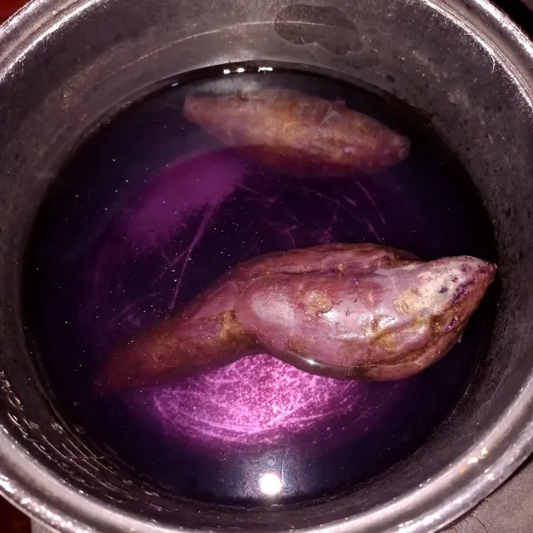 Rebus ubi ungu sampai empuk.
