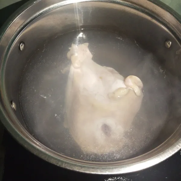 Rebus dada ayam lalu buang airnya.