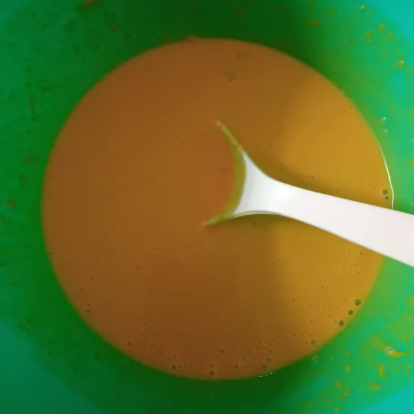 Aduk sampai tercampur rata, lalu saring.