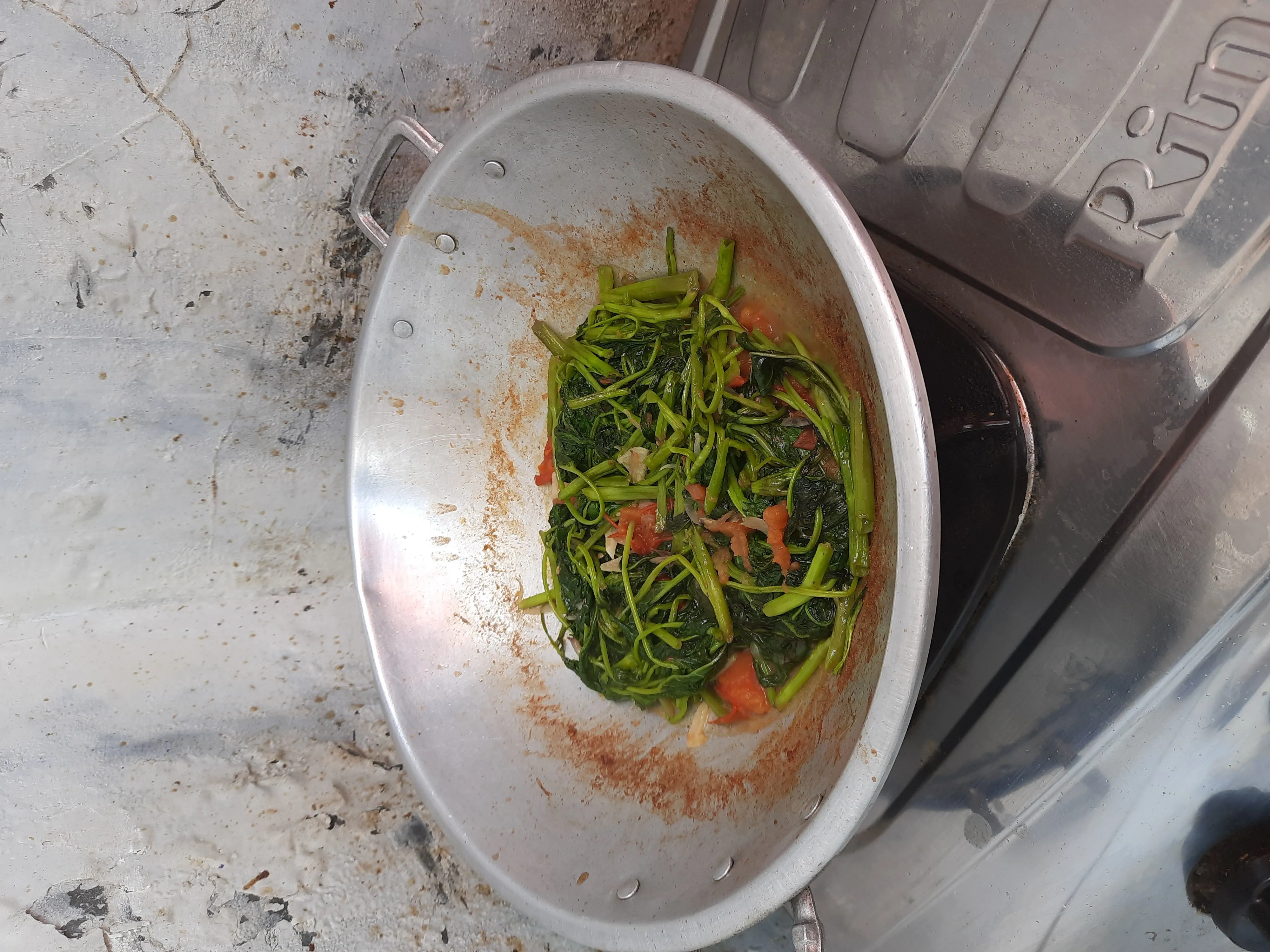 Step 5 Kangkung Bumbu Tomat Merekah