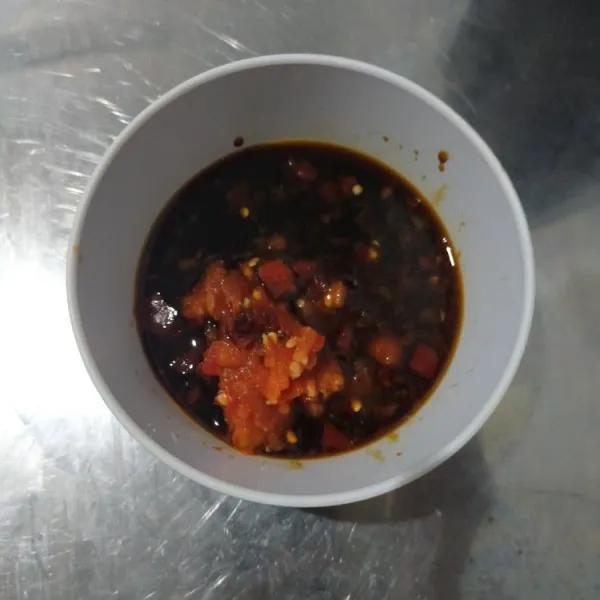 Lalu campur dengan bumbu halus. Aduk rata.