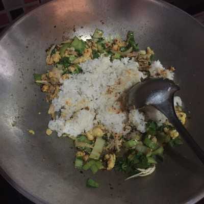 Step 4 Nasi Goreng Ayam Pedas (chilli oil)