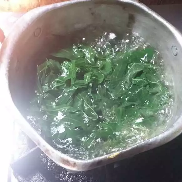 Step 1 Daun Singkong Kuah Santan