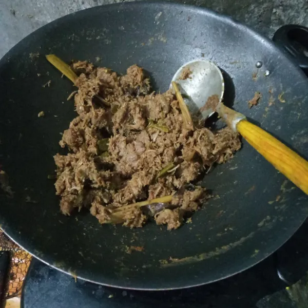 Masak hingga kering dan asat, koreksi rasa.