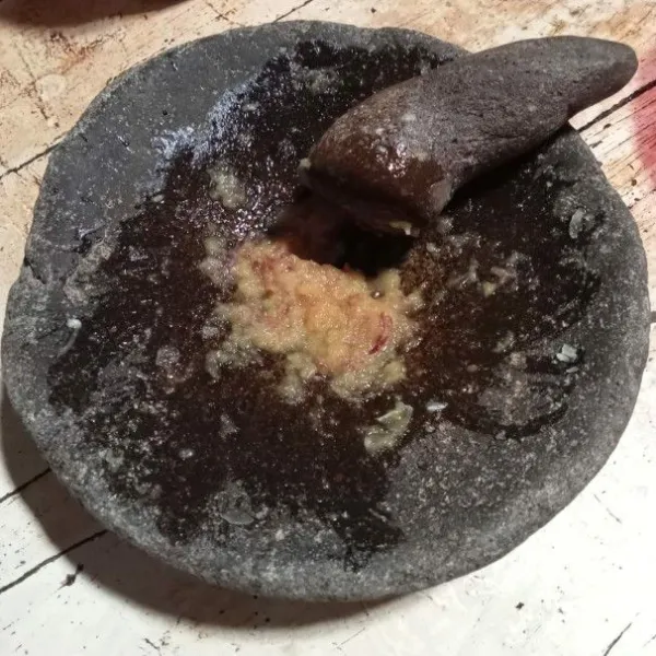 Ulek bawang merah dan bawang putih